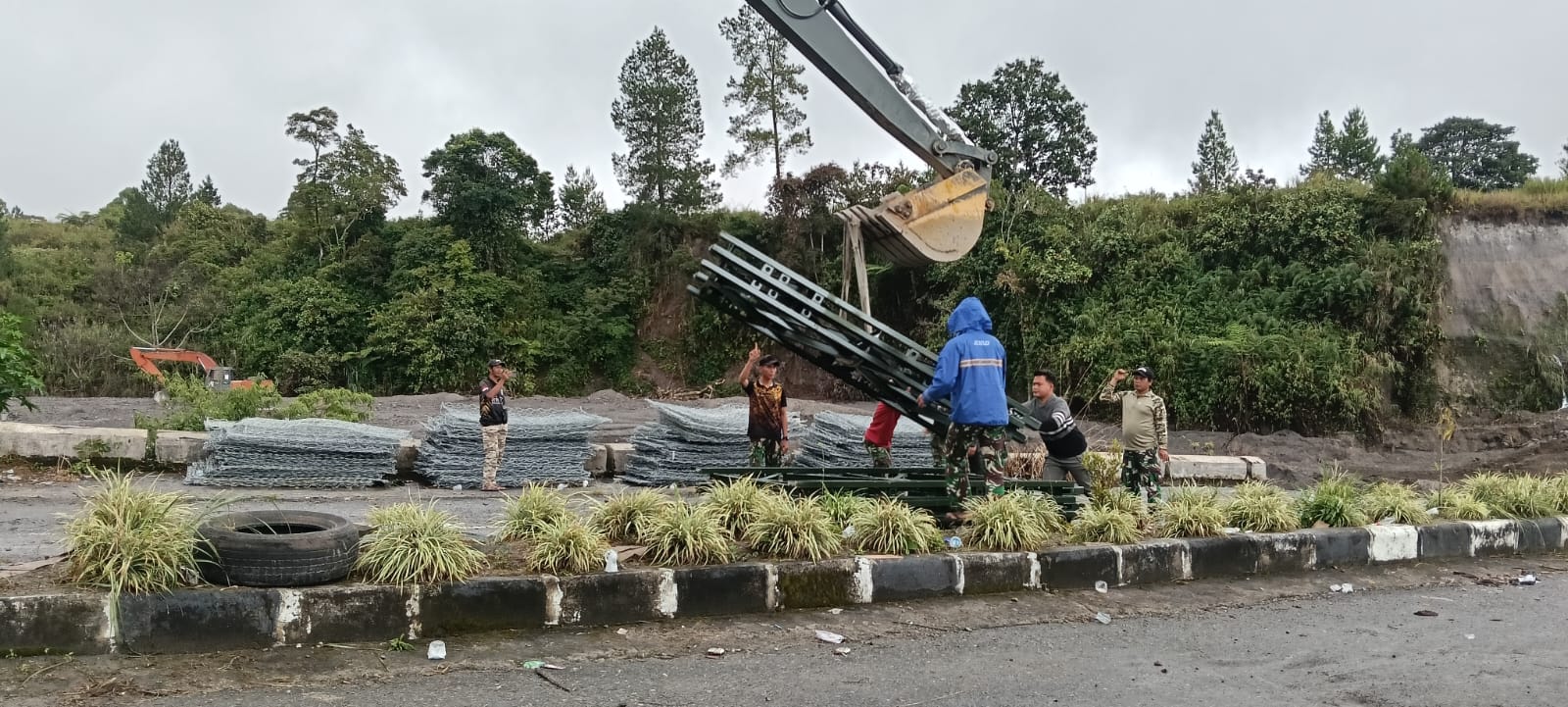 TNI AD Kebut Pembangunan Jembatan Bailey Karang Rejo, Pastikan Akses Warga Pulih Jelang Ramadhan TNI AD Kebut Pembangunan Jembatan Bailey Karang Rejo, Pastikan Akses Warga Pulih Jelang Ramadhan