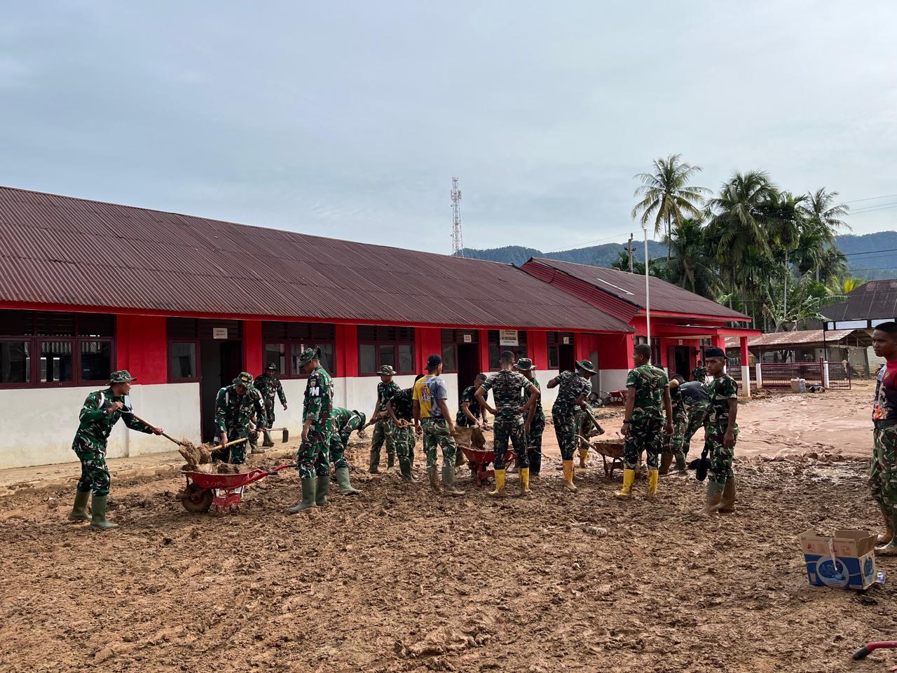 TNI AD Pulihkan Sekolah Terdampak Bencana di Tapanuli Tengah, Siswa Kembali Belajar dengan Aman
