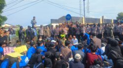 Polres Probolinggo Kawal Aksi Damai PMII, Mahasiswa Kritik Kinerja DPRD dan Tambang Ilegal