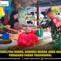 Jaga Stabilitas Harga, Babinsa Muara Jawa Sambangi Pedagang Pasar Tradisional