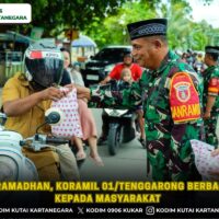 Berkah Ramadhan, Koramil 01/Tenggarong Berbagi Takjil kepada Masyarakat