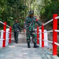 Menjelang Penutupan TMMD Ke 127, Dan SSK Satgas Lakukan Pengecekan Jembatan Merah Putih Rampung 100 Persen