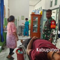 Peduli Warga Binaan, Babinsa Kodim 1505/Tidore Sambangi Warga Sakit