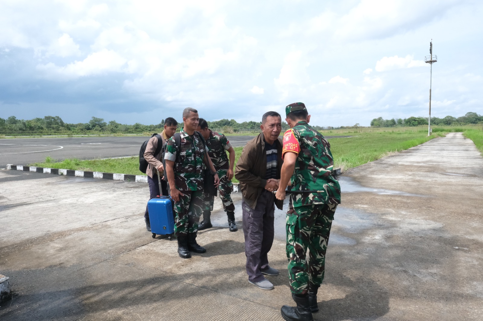 Dansatgas TMMD Wiltas Ke-127 Sambut Kedatangan Tim Wasev di Kubar Dansatgas TMMD Wiltas Ke-127 Sambut Kedatangan Tim Wasev di Kubar