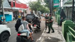 Mencari Keberkahan Dibulan Ramadan, Koramil Kanigaran Membagikan Takjil