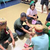 Tradisi dan Kebersamaan Satukan Satgas TMMD dengan Warga Tering Lama