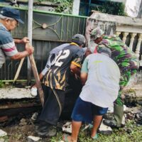 Sinergi Aparat dan Warga, Gerakan Gotku Resik Bersihkan Saluran Air di Pakistaji Kota Probolinggo