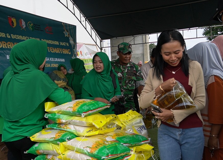 Secara Serentak dan Tersebar, Jajaran TNI Kodim Bojonegoro Gelar Bazar Murah dan Takjil Ramadan
