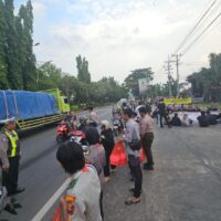 Berikan Pelayanan Aksi Solidaritas BEM Probolinggo Raya, Polres Probolinggo Sekaligus Tebar Takjil ke Pengguna Jalan