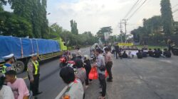 Berikan Pelayanan Aksi Solidaritas BEM Probolinggo Raya, Polres Probolinggo Sekaligus Tebar Takjil ke Pengguna Jalan