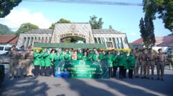 Akmil Berbagi, Wagub Akmil Pimpin Pembagian Takjil kepada Masyarakat