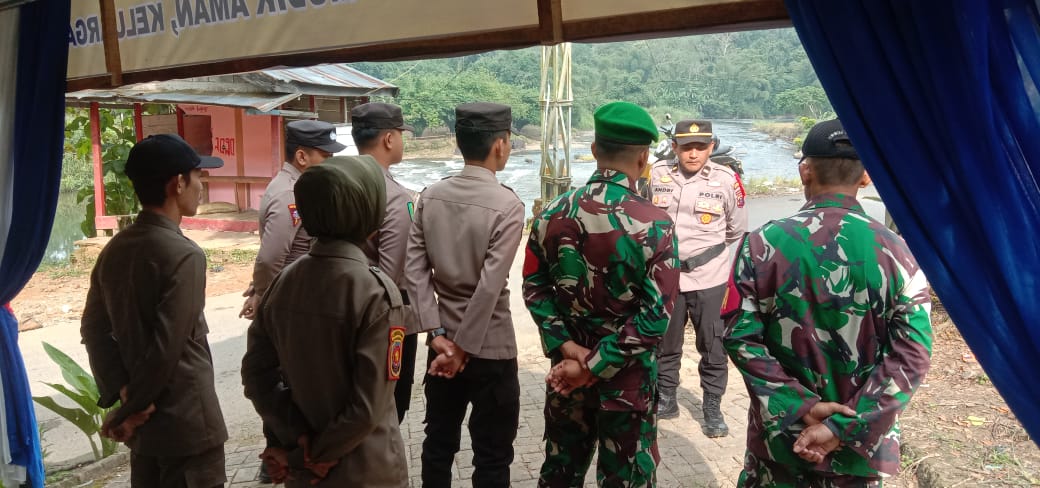 Sinergi Pengamanan Lebaran, Personel Kodim 1002/HST Siaga di Pos Mudik dan Destinasi Wisata