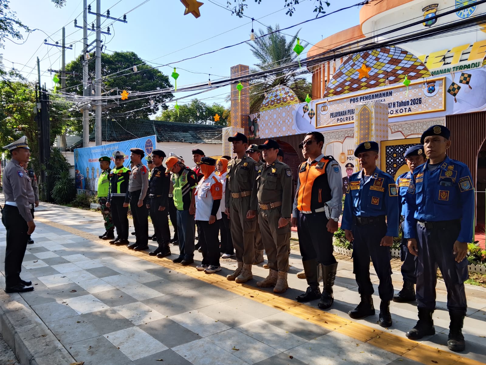 Kodim Probolinggo Melalui Koramil Jajaran Melaksanakan PAM Di Pos Pengamanan Lebaran Kodim Probolinggo Melalui Koramil Jajaran Melaksanakan PAM Di Pos Pengamanan Lebaran