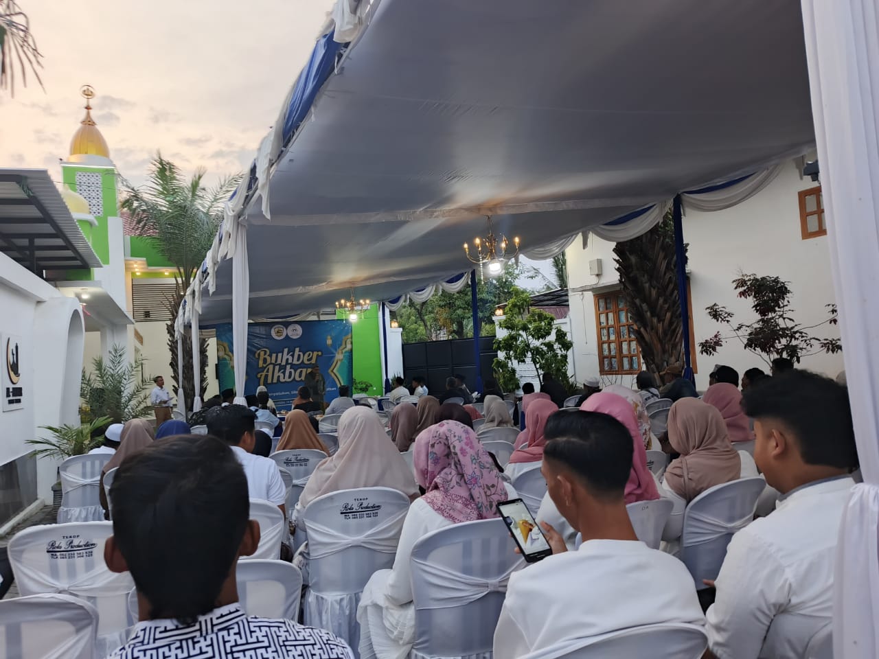 Ketua Kadin Kabupaten Probolinggo Gelar Buka Bersama LSM dan Insan Media Ketua Kadin Kabupaten Probolinggo Gelar Buka Bersama LSM dan Insan Media