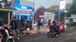 Dipimpin Sofyan, LRN Cabang Lamongan Bagikan Takjil untuk Masyarakat Bluluk