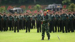 Gubernur Akmil Pimpin Upacara Bendera Tujuh Belasan dan Apel Pemberangkatan Cuti Lebaran