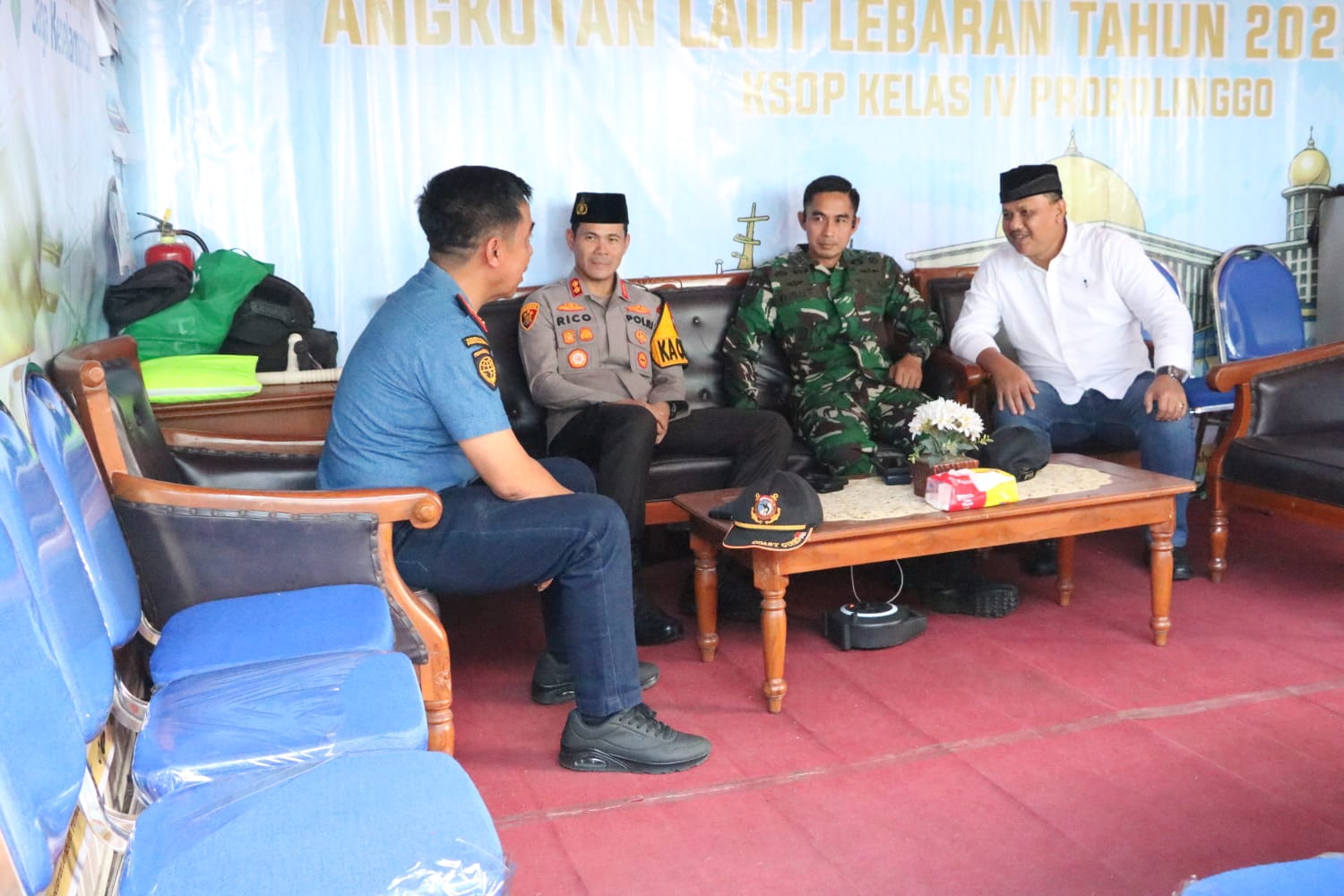 Kodim 0820/Probolinggo Bersama Sejumlah Pihak Pastikan Arus Mudik Dan Balik Ke Pulau Gili Ketapang Berjalan Aman