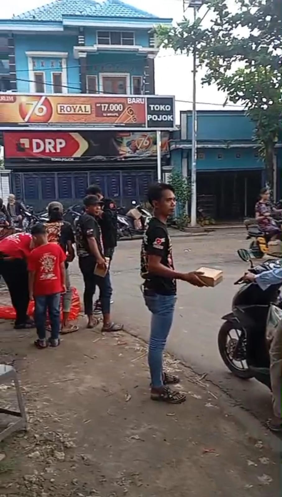 LRN Cabang Bancar Bersama Sangkur dan Pamor Nusantara Berbagi Takjil