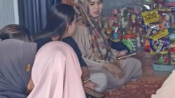 Jelang Idul Fitri 1447 H, Komunitas Jurnalis Nusantara Trabas Probolinggo Bagikan Parsel untuk Warga