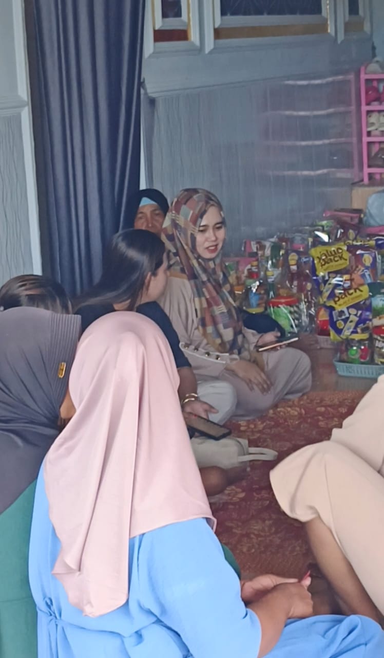 Jelang Idul Fitri 1447 H, Komunitas Jurnalis Nusantara Trabas Probolinggo Bagikan Parsel untuk Warga