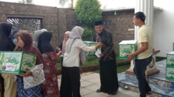 Rutin Tiap Tahun, Samsudin Salurkan Parsel Lebaran di Probolinggo: Warga Satreyan Antusias