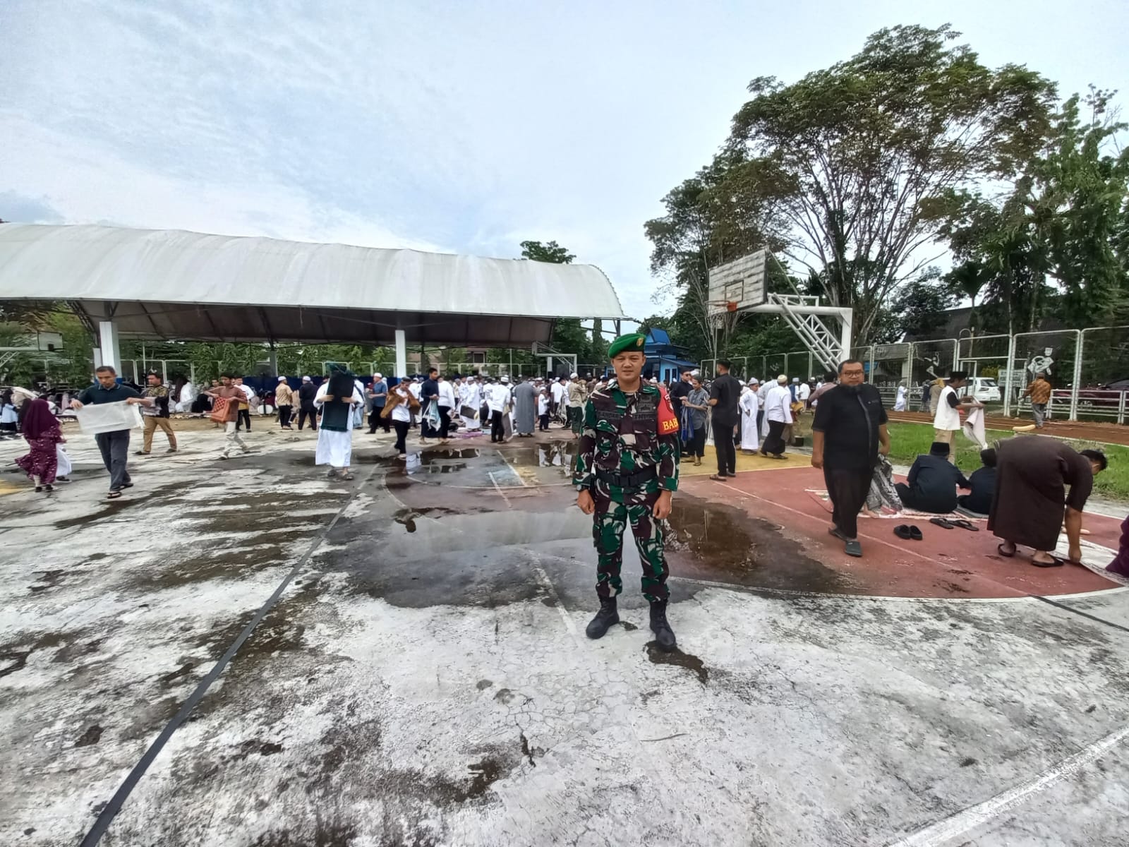 Babinsa Koramil Barabai Turun Langsung Amankan Sholat Idul Fitri 1447 H Babinsa Koramil Barabai Turun Langsung Amankan Sholat Idul Fitri 1447 H