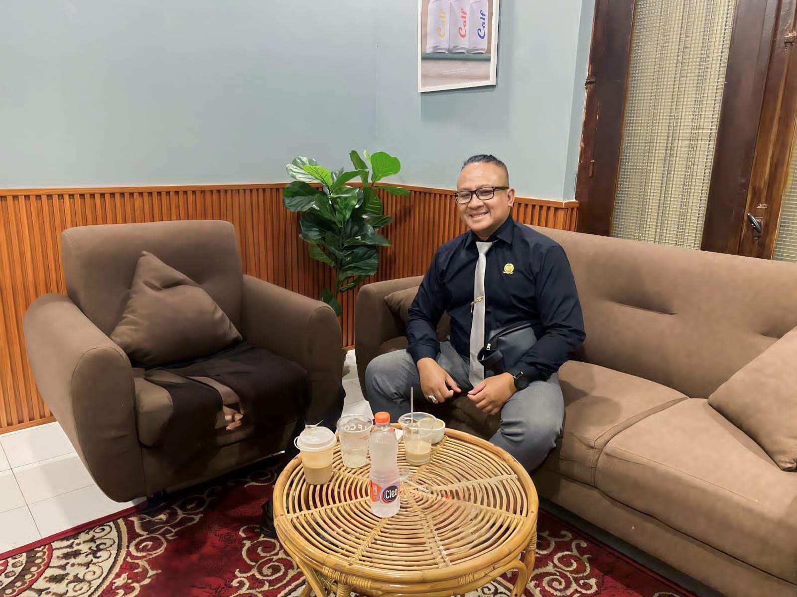 Fenomena Mudik Untuk Pamer: Dari panggung Pencitraan ke Saldo Rp. 0 beserta Tinjauan Hukumnya Fenomena Mudik Untuk Pamer: Dari panggung Pencitraan ke Saldo Rp. 0 beserta Tinjauan Hukumnya