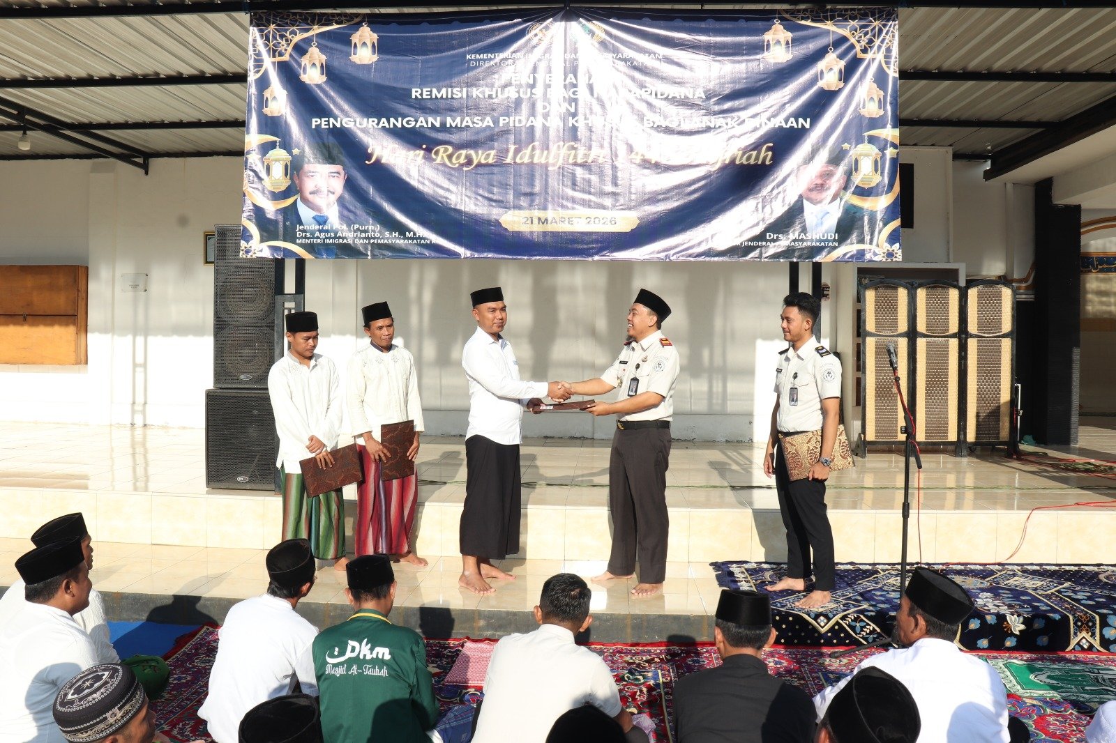 174 Warga Binaan Rutan Kraksaan Terima Remisi Lebaran, 2 Langsung Bebas 174 Warga Binaan Rutan Kraksaan Terima Remisi Lebaran, 2 Langsung Bebas