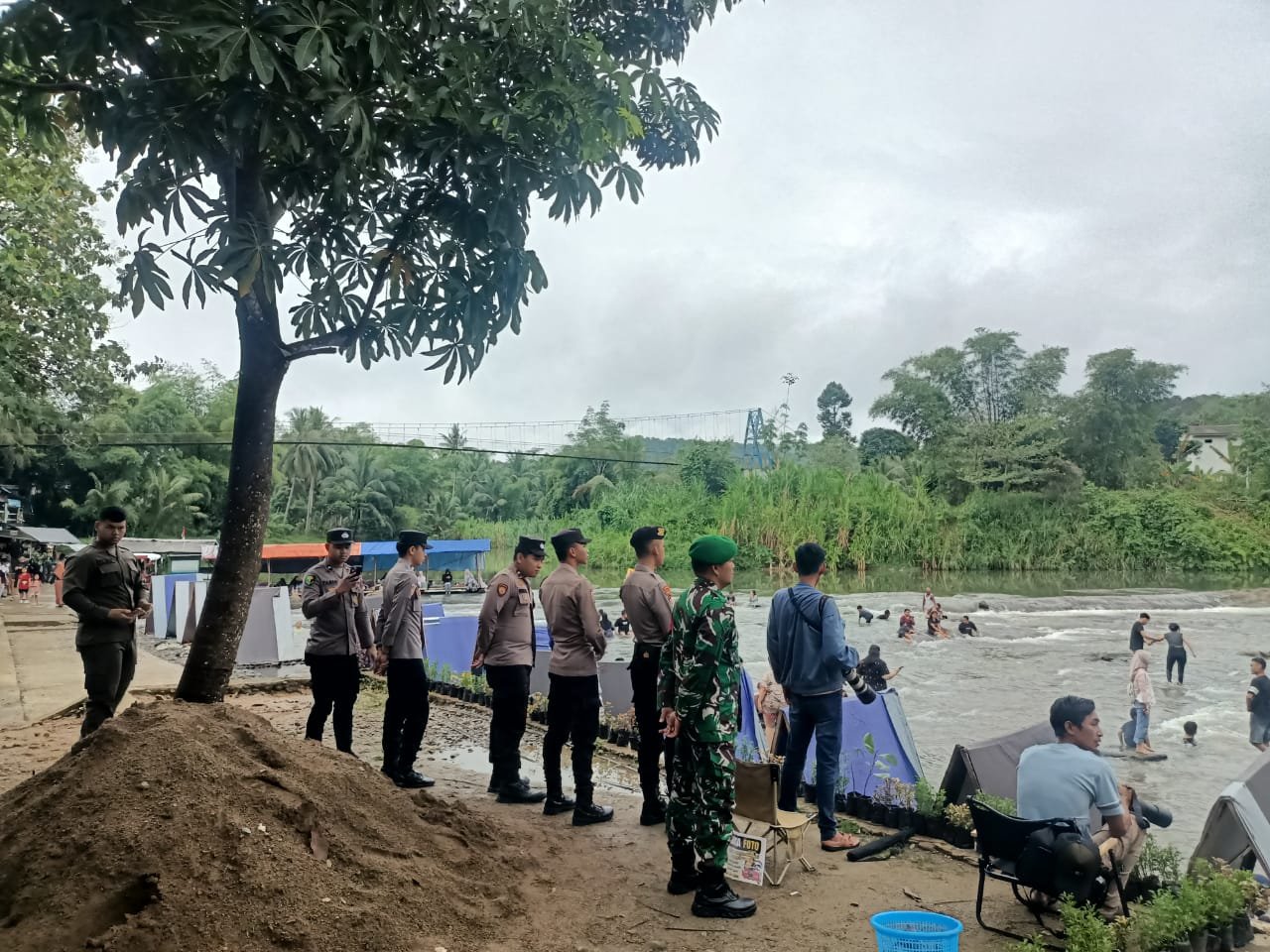 Jaga Kenyamanan Wisatawan, TNI-Polri Amankan Destinasi Favorit HST Jaga Kenyamanan Wisatawan, TNI-Polri Amankan Destinasi Favorit HST