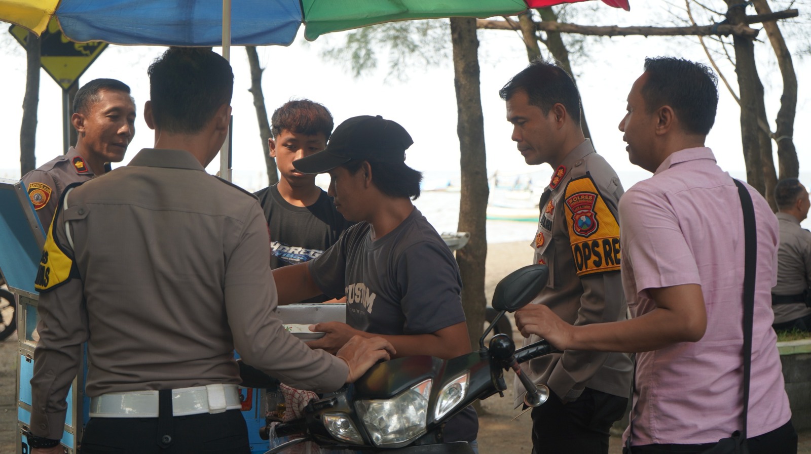 Libur Lebaran 2026, Kapolres Probolinggo Kota Turun Langsung Pantau Wisata Pantai, Pastikan Keamanan Pengunjung