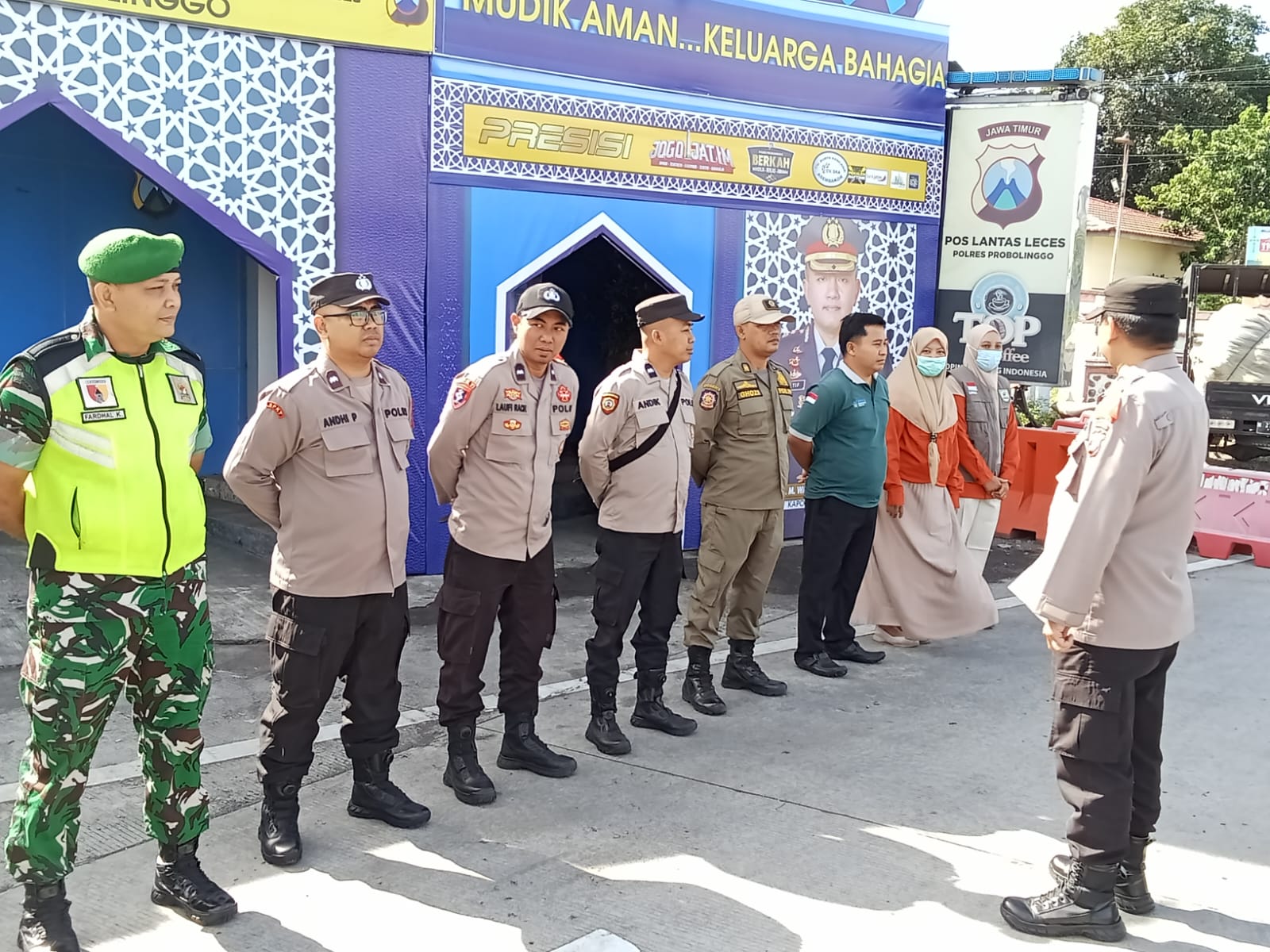 Koramil Leces Bersama Sejumlah Pihak Optimalkan Pengamanan Dan Pelayanan Arus Balik Idulfitri 1447 H / 2026 M Koramil Leces Bersama Sejumlah Pihak Optimalkan Pengamanan Dan Pelayanan Arus Balik Idulfitri 1447 H / 2026 M