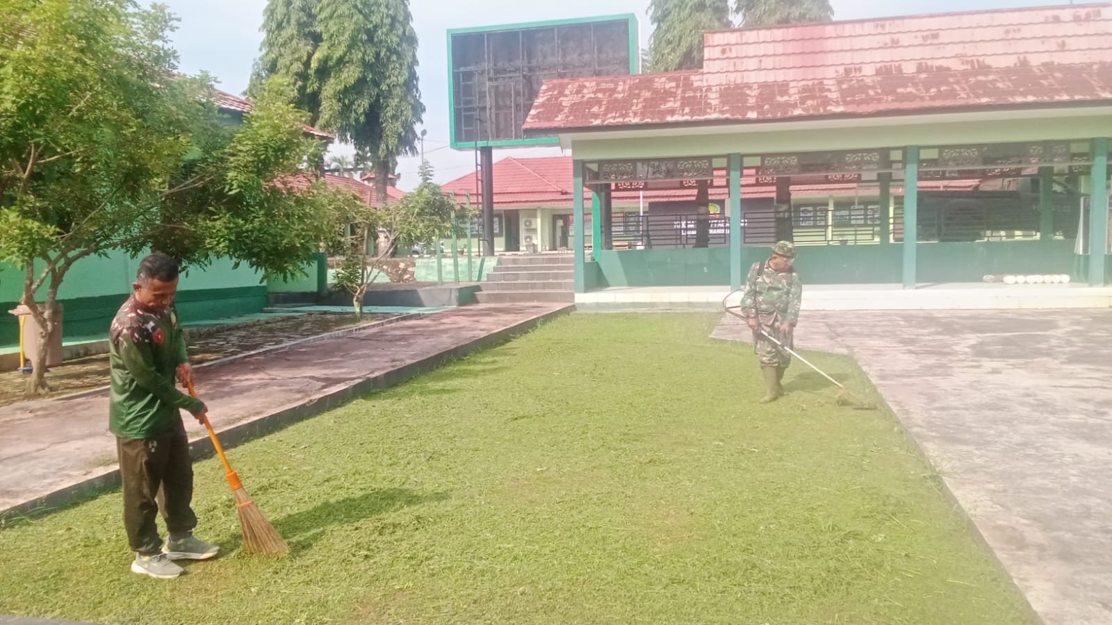 Usai Libur Lebaran, Kodim 1008/Tabalong Bersihkan Lingkungan Makodim Usai Libur Lebaran, Kodim 1008/Tabalong Bersihkan Lingkungan Makodim