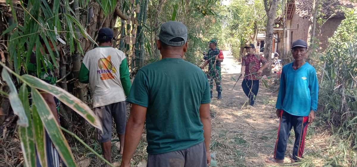 Koramil Wonomerto Turun Tangan, Kerja Bakti Desa Binaan Jadi Bukti Nyata Kemanunggalan TNI dan Rakyat Koramil Wonomerto Turun Tangan, Kerja Bakti Desa Binaan Jadi Bukti Nyata Kemanunggalan TNI dan Rakyat