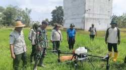 Pemupukan Berbasis Teknologi, Babinsa LAU Terlibat dalam Uji Coba Drone Brigade Pangan