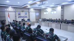 Komandan Lanud Sultan Hasanuddin Pimpin Rapat Staf, Tekankan Kepemimpinan Berbasis Keteladanan dan Kecerdasan Emosional