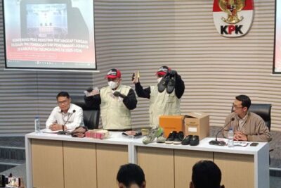 OTT KPK Bongkar Dugaan Pemerasan Rp5 Miliar, Bupati Tulungagung dan Ajudan Resmi Ditahan Dini Hari
