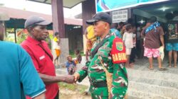 Babinsa Koramil Mapurujaya Laksanakan Komsos Bersama Warga Kampung Fanamo