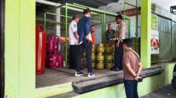 Jaga Stabilitas, Koramil Kraksaan Melakukan Sidak Dan Monev Stok Dan Harga LPG 3 Kg