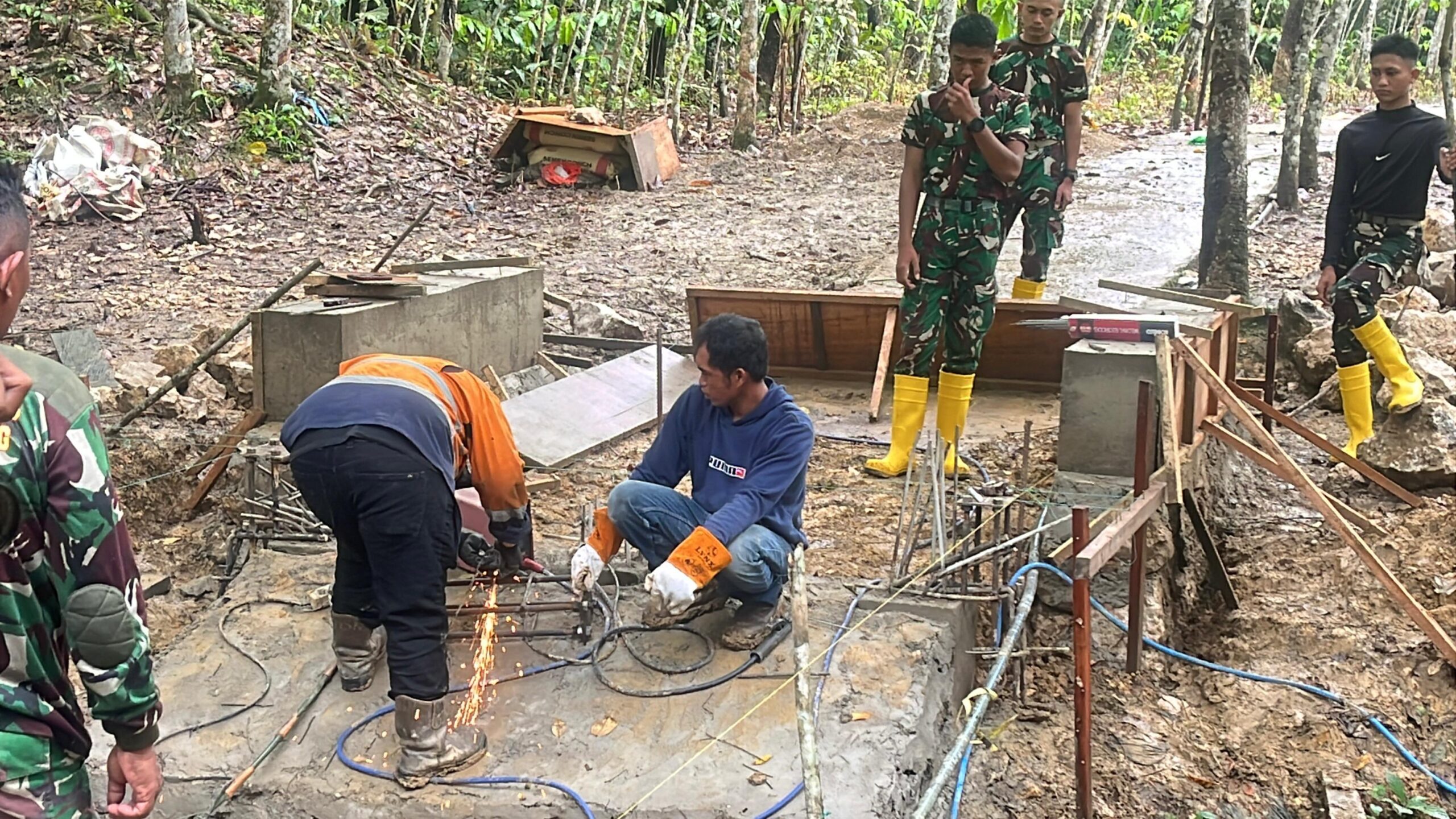 Tahap Krusial, Angkur Besi Mulai Dipasang di Jembatan Perintis Garuda