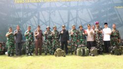 Kebersamaan Pemkab dan TNI Terlihat dalam Momentum Foto Bersama Pembukaan TMMD ke-126