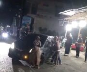 Drama Rumah Tangga di Jalan Raya Kraksaan: Istri Hampir Tertabrak Saat Cegat Mobil Suami