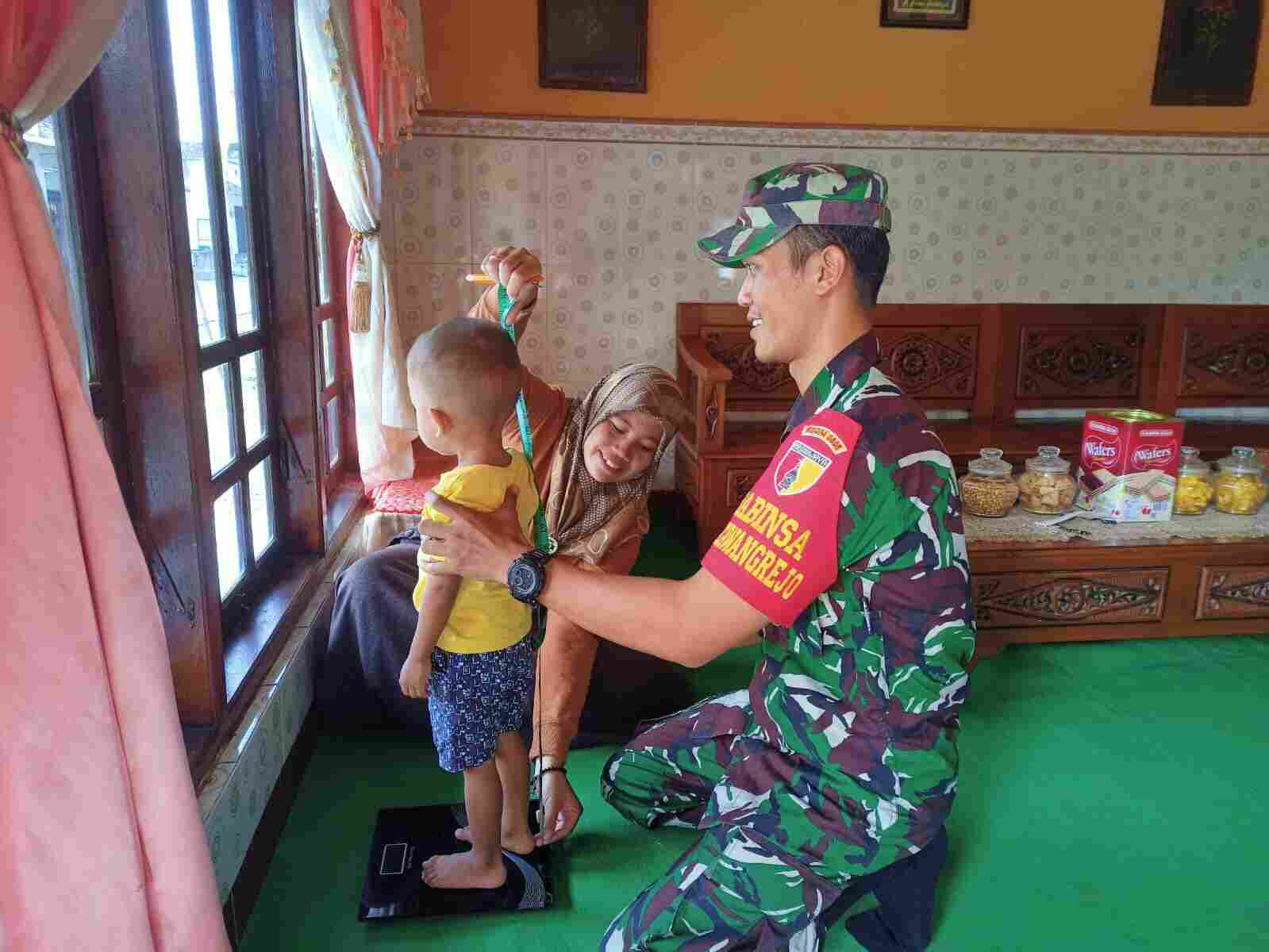 Cegah Stunting, Babinsa Tawangrejo Bersama Nakes Cek Kesehatan Balita Di Dusun Bendolowo Cegah Stunting, Babinsa Tawangrejo Bersama Nakes Cek Kesehatan Balita Di Dusun Bendolowo