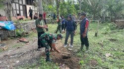 Penghijauan Monumen Trisula, TNI-Polri Bersama SMKN 1 Bakung Wujudkan Kepedulian Lingkungan