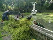 Babinsa Ngadirejo Bersama Warga Gelar Kerja Bakti di Wisata Rohani Goa Maria Sendang Rejo