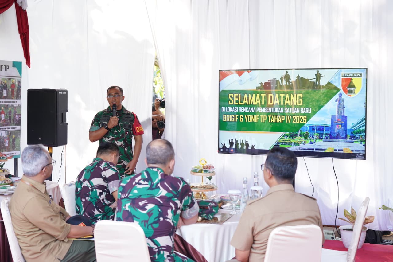 Dandim 0808/Blitar Dampingi Pangdam V/Brw Kunjungi Lokasi Brigif/Yonif TP Di Kesamben