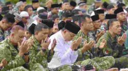 Wapang TNI Dampingi Menhan RI Shalat Idul Adha Bersama Prajurit dan Masyarakat di Papua Barat