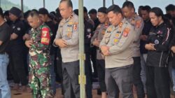 Hari Buruh di Morowali Utara berjalan aman, Kapolres salat Jumat bersama serta bagikan makanan dan minuman gratis kepada buruh