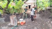 Pembangunan Musholla Baiturrohim TMMD Ke-128 di Brabe Capai 50 Persen, Warga Gotong Royong Bersama Satgas