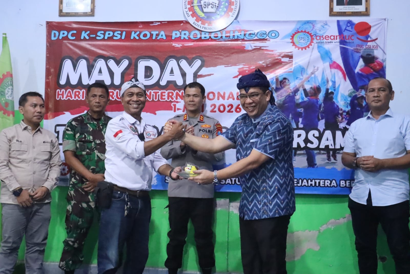 May Day Sejuk di Probolinggo, Buruh-Polisi-Pemkot Duduk Bersama Jaga Kondusivitas