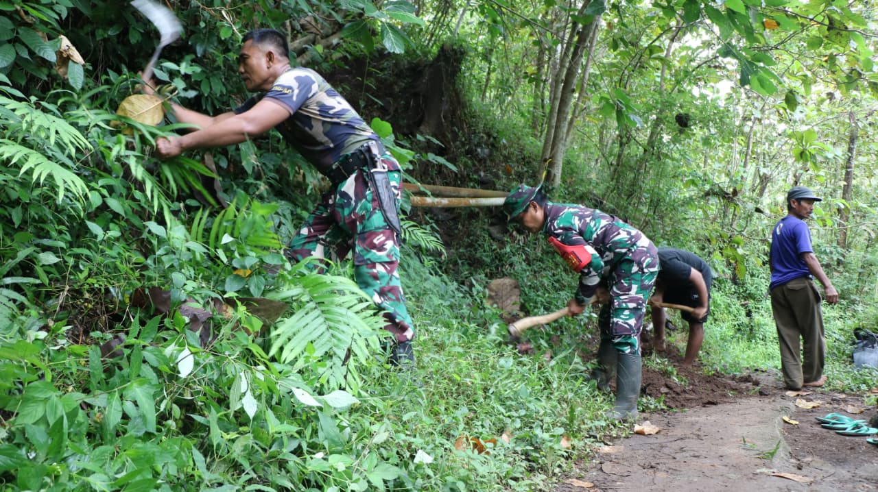 Satgas TMMD ke-128 Tuntaskan Pemasangan Pipanisasi SPAM di Dusun Kloangan, Racek